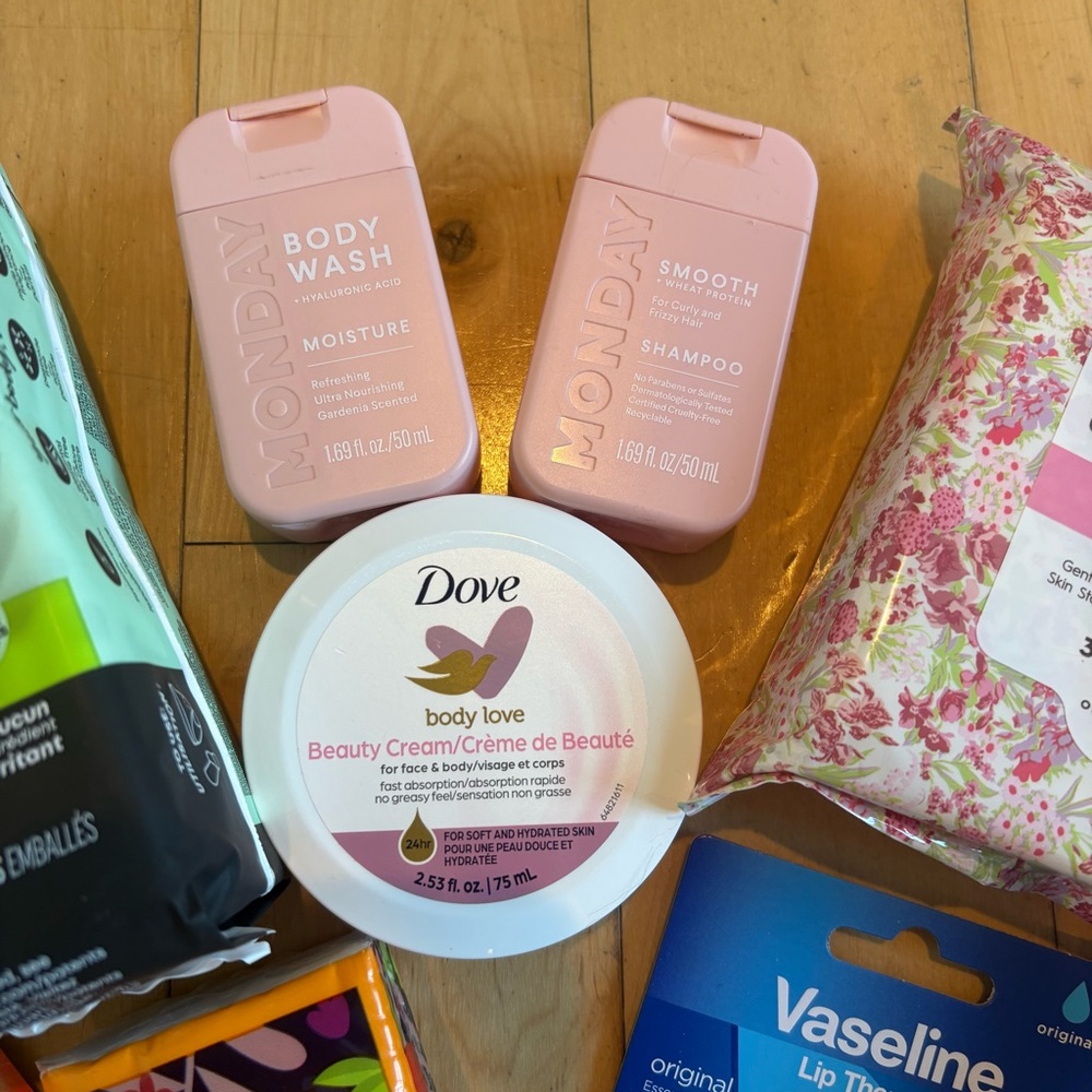 WOMEN’S PERSONAL CARE HYGIENE BUNDLE 9 PC Haircare, Body, Skincare Lips & More - Picture 3 of 4